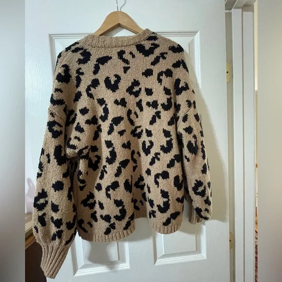 SOLD Abercrombie & Fitch Cardigan - Picture 3 of 3